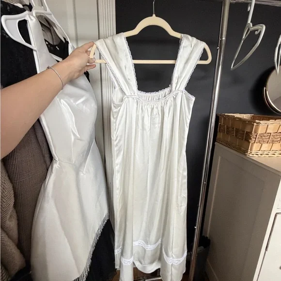 Manito Will White Lace Trim Nightgown - Picture 4 of 7